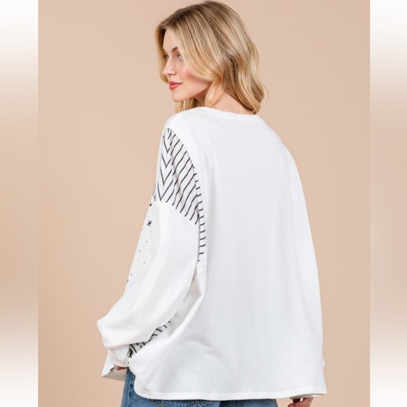 Knit Solid USA Graphic Top - Picture 4 of 5